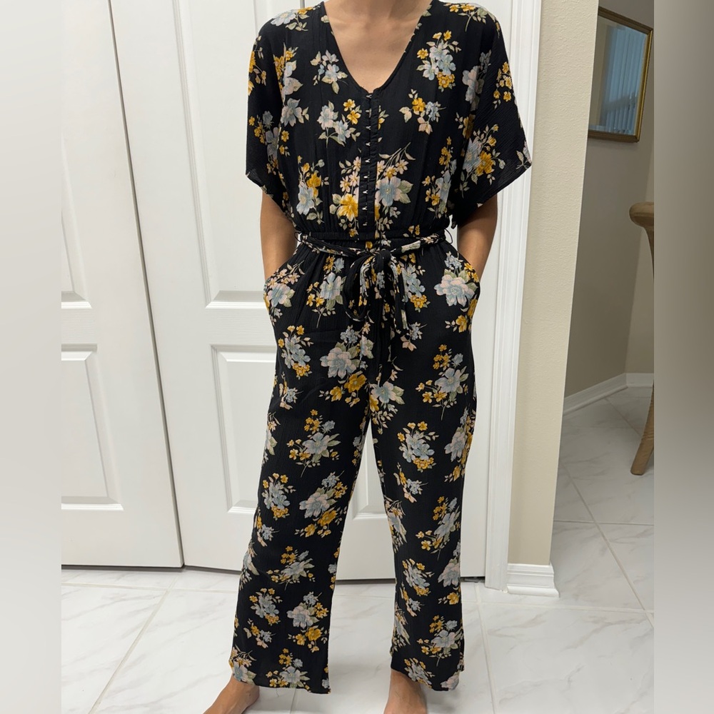 Hook and eye jumpsuit with pockets
